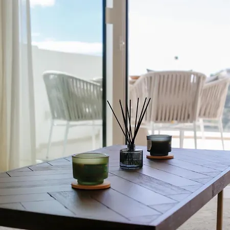 Ocean-flair Palo Alto Apartment